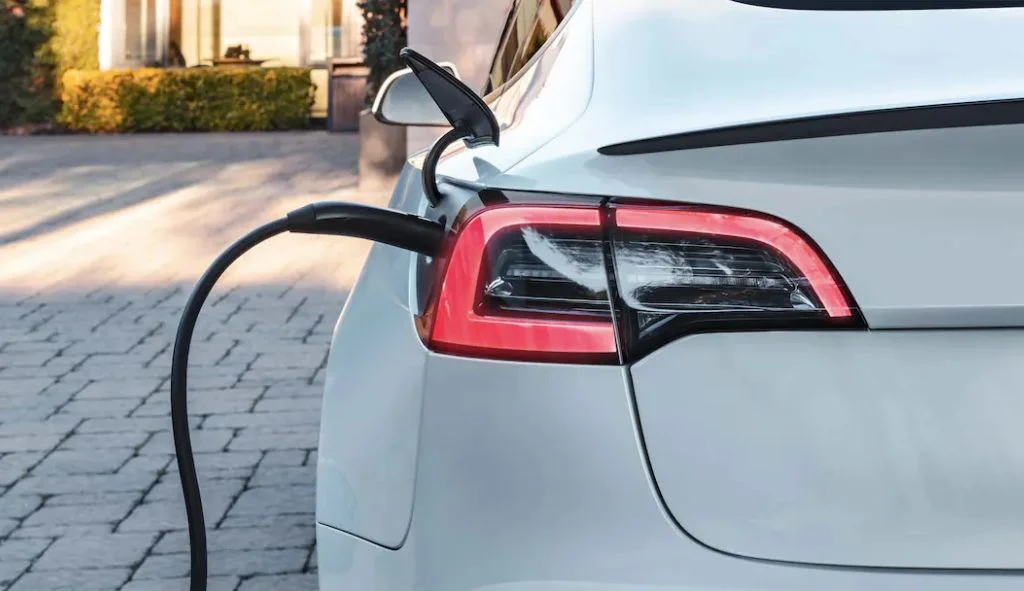 How long does a Tesla battery last without charging?