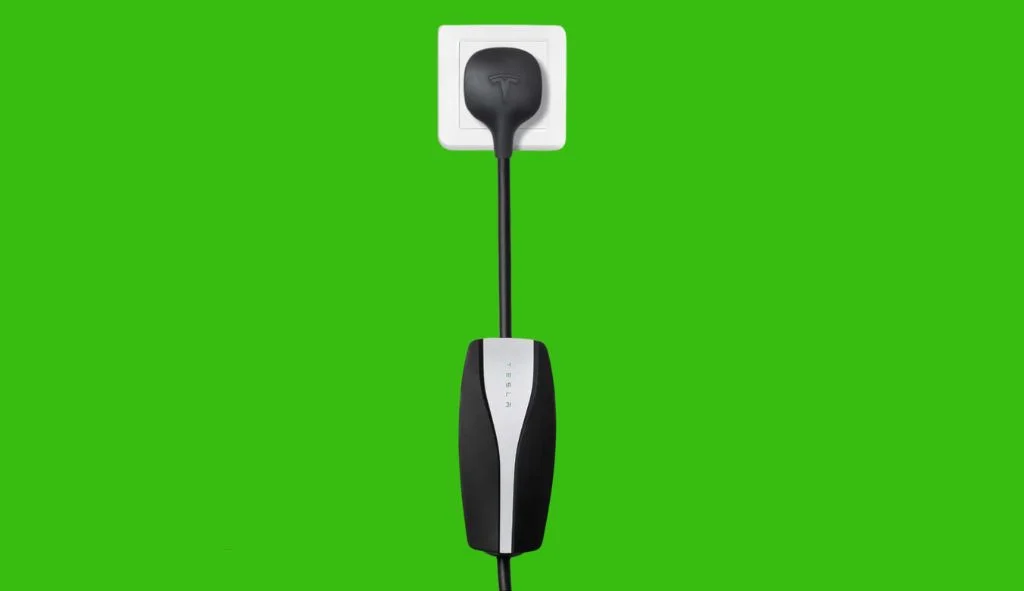 Tesla Mobile connector